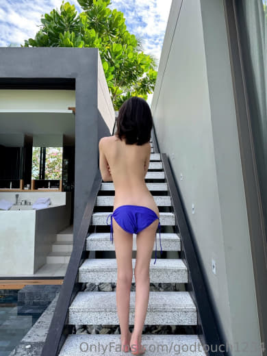 【2023-04-06】Getting more horny outside ❤️.m4v